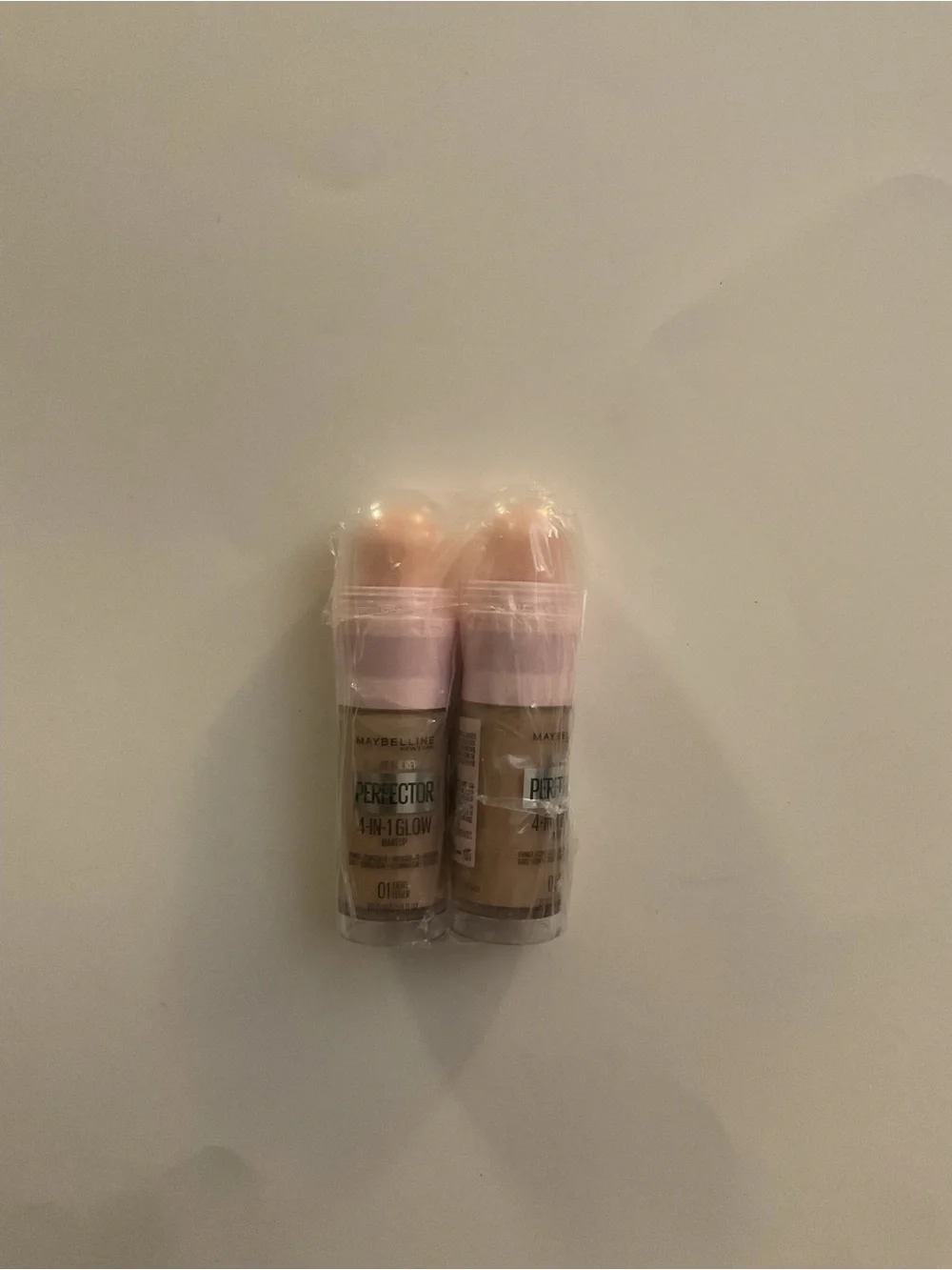 Maybelline Lightweight Liquid Foundation with Pink Applicator - Light Beige